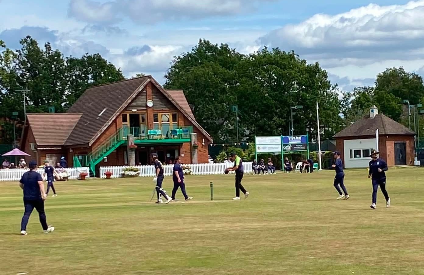 D40s edged out by Warwickshire